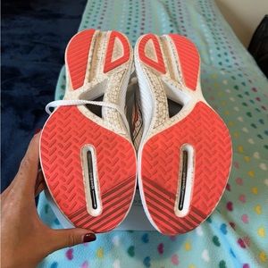 Endorphin Pro 3, Women Size 7; White/Blck/Vizi/Blanc